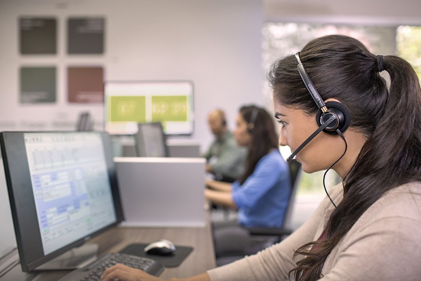 gallery/encore520_call_center_woman_profile_screen_rgb_25aug14-3